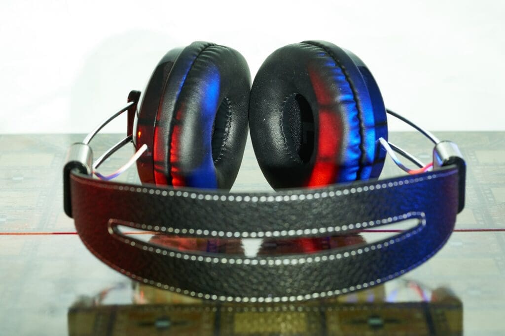Illuminated headphones 
