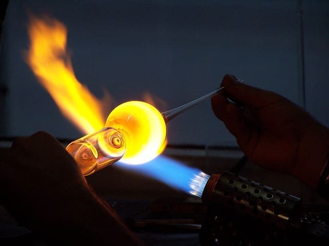 https://aspiringgentleman.com/fashion/style/exploring-the-techniques-of-murano-glassblowing-an-insiders-look/
