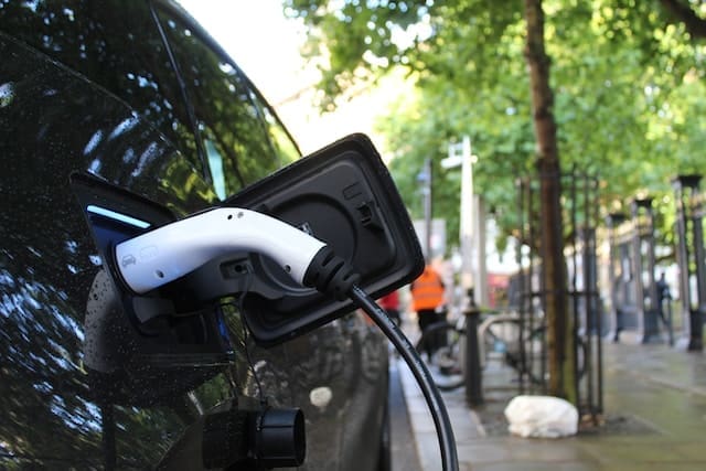 From Wallets to Wetlands: How EV Charging Benefits Both Economy and Environment